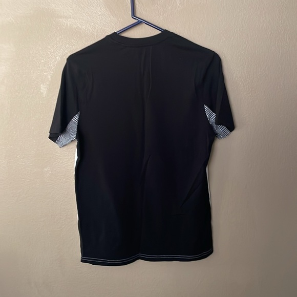 Guess Tee Shirt - Picture 2 of 6